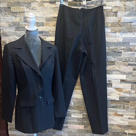 Jaclyn Smith blue Pinstripe Blazer and Pants Set - Picture 1 of 12